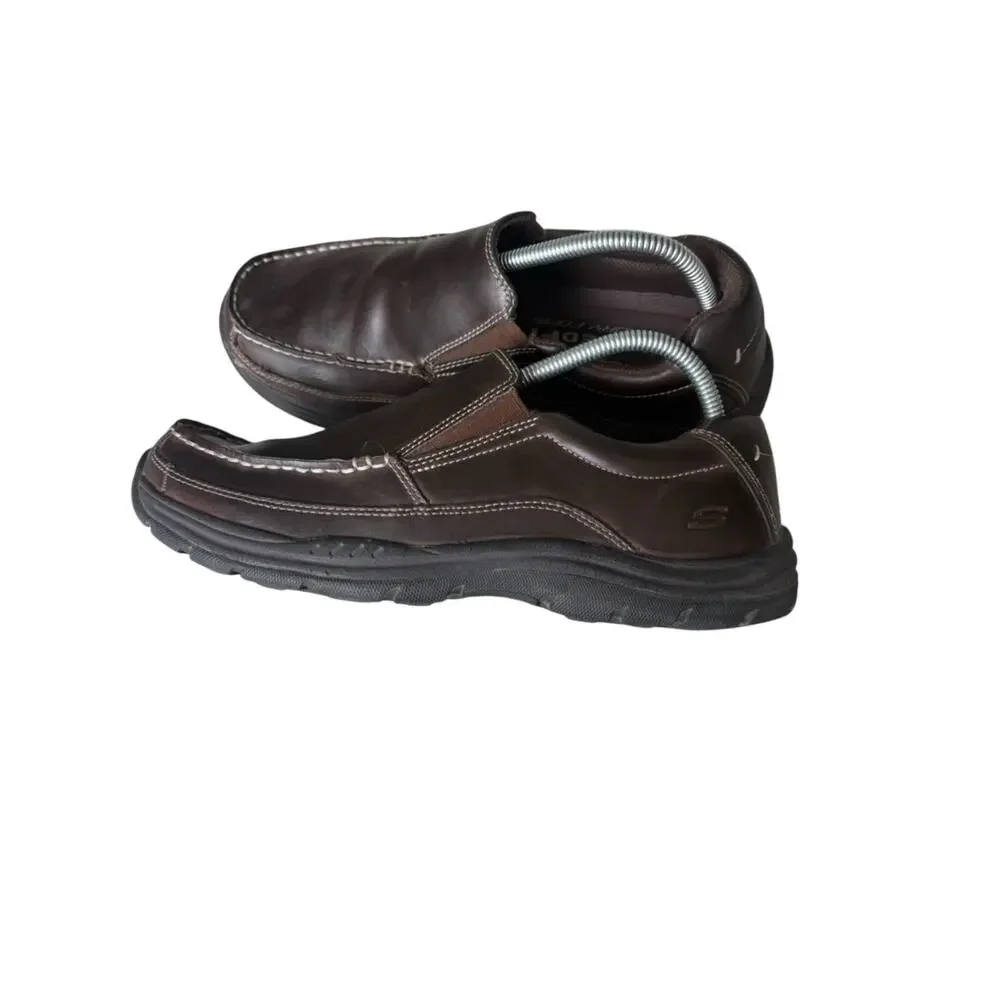Skechers Men's Relaxed Fit leather slip-on loafers size 9